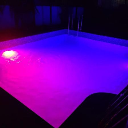 The Perfect Stays- Lal Mahal Villa With Disco Pool Lonavala Buitenkant foto