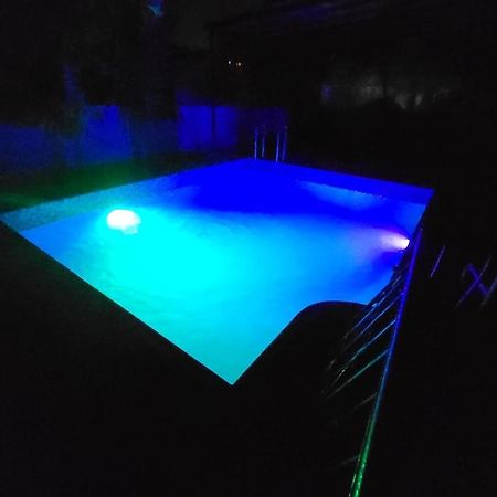 The Perfect Stays- Lal Mahal Villa With Disco Pool Lonavala Buitenkant foto